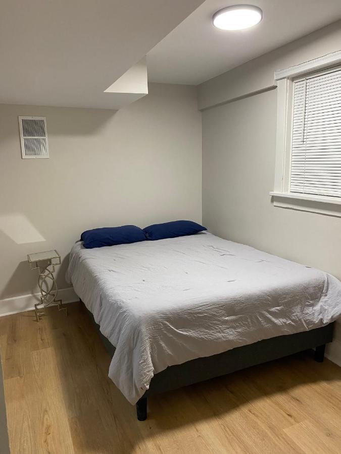 Lincoln Park Apartment With Backyard! Chicago Bagian luar foto